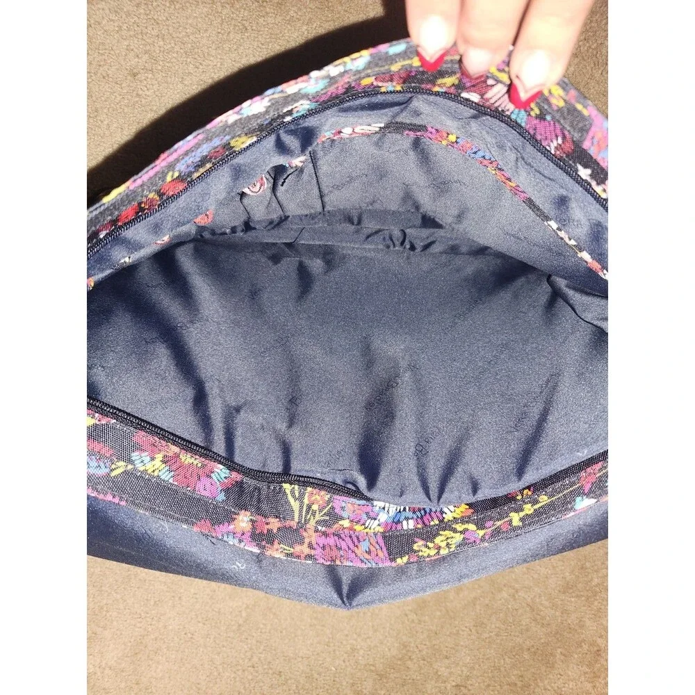 NEW Vera Bradley Lighten Up Essential Messenger Bag Midnight Wildflowers NWT - Picture 5 of 7